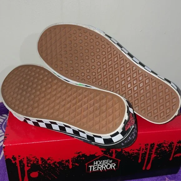 Vans House of Terror (The Exorcist)🩸 - Picture 3 of 9